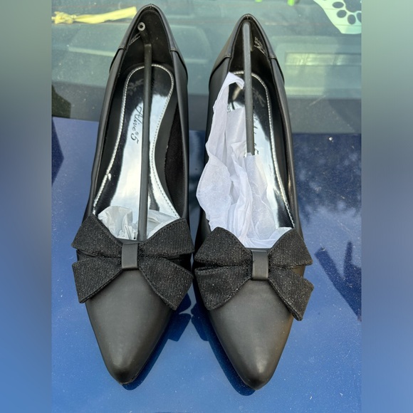 Easy Street black heals - Picture 1 of 2